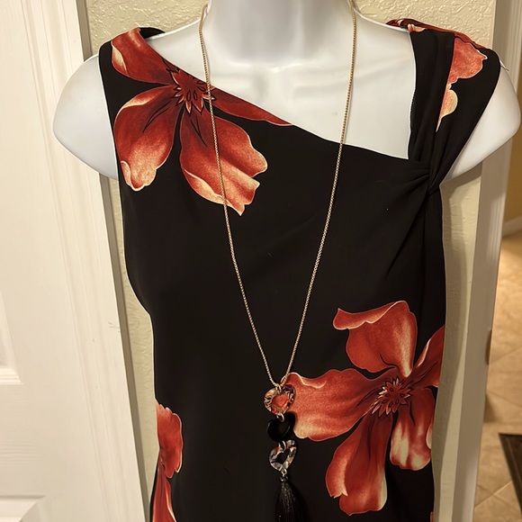 A black crepe hi/Lo dress with maroon magnolias and cut in shoulder. A beauty 🌺 - Picture 2 of 15